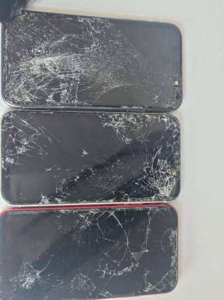 Lote 3 iPhone 11 per parti