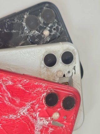 Lote 3 iPhone 11 per parti
