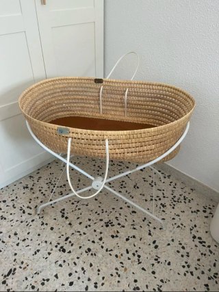 Moisés con soporte incluido,totalmente vestido