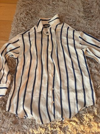 Camicia Zara a righe blu e bianche