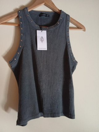 Top tachuelas Stradivarius gris
