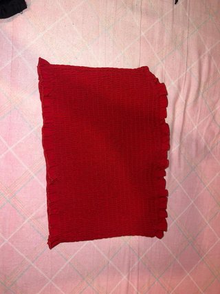 Top rojo fruncido