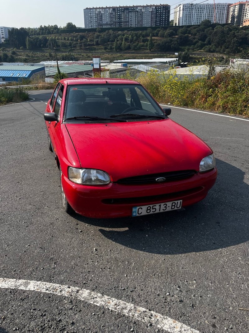 Coche Ford Escort 1998 - foto 1