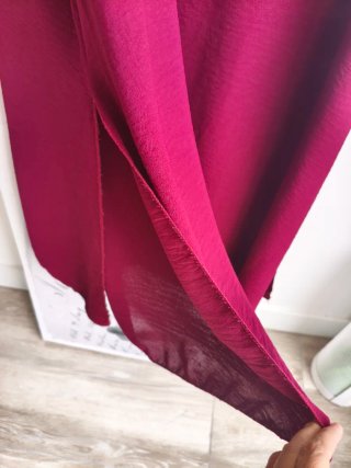 Vestido granate con detalles dorados