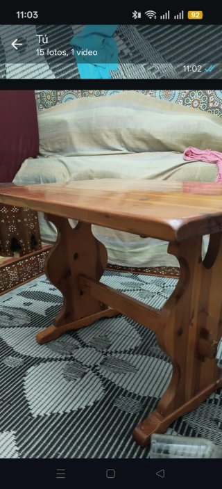 Mesa de comedor de madera