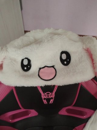 Gorrito kawaii blanco y rosa