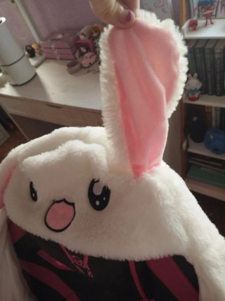 Gorrito kawaii blanco y rosa