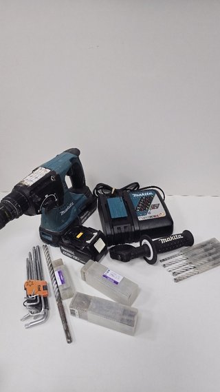 Martillo A Bateria Makita DHR243