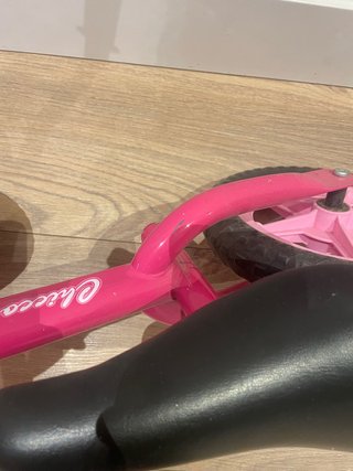Bici sin pedales rosa con cesta