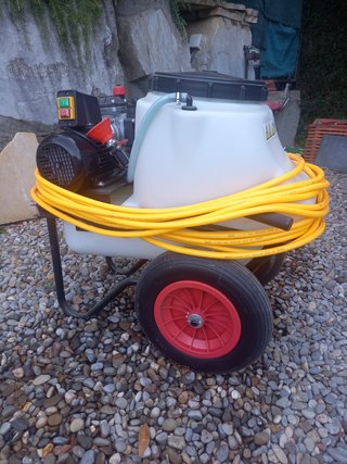 Carretilla sulfatadora motor eléctrico como nueva