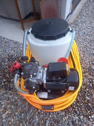 Carretilla sulfatadora motor eléctrico como nueva