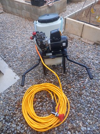 Carretilla sulfatadora motor eléctrico como nueva
