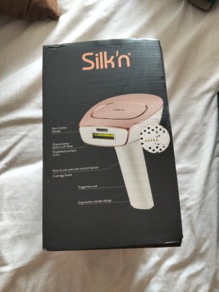 Depiladora IPL Silk'n Rosa y Blanca