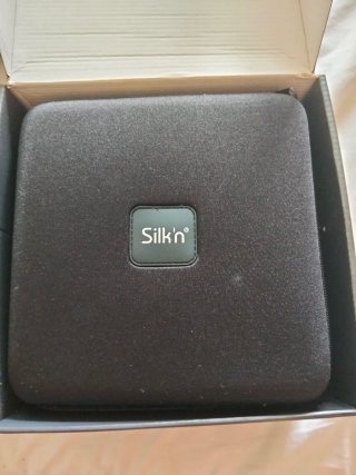 Depiladora IPL Silk'n Rosa y Blanca