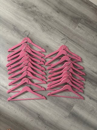 Perchas de madera rosas (19 unidades)