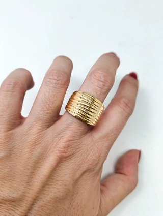 Anillo Oro 18kt Frontal ancho lineas talladas
