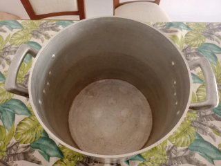 Olla grande de aluminio