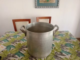 Olla grande de aluminio