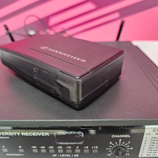 Pinza Microfono + Receptor Sennheiser Em 1031-u