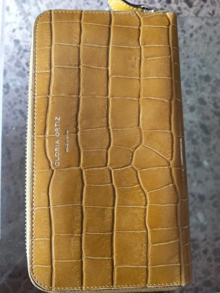 Cartera Gloria Ortiz Cocodrilo Dorada