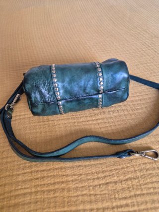 Bolso Campomaggi verde oscuro tachuelas