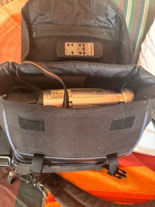 Cámara vintage con funda, mando y baterías