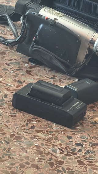 Cámara vintage con funda, mando y baterías