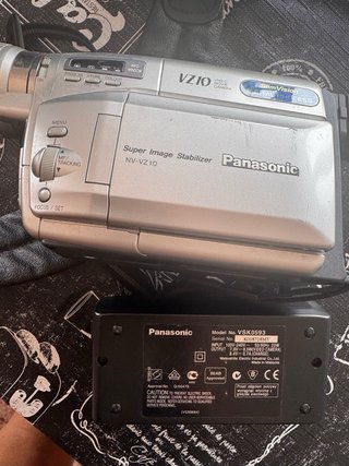 Cámara vintage con funda, mando y baterías