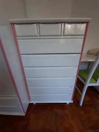 Set muebles habitación infantil en blanco y rosa