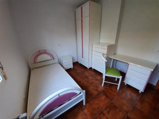 Set muebles habitación infantil en blanco y rosa