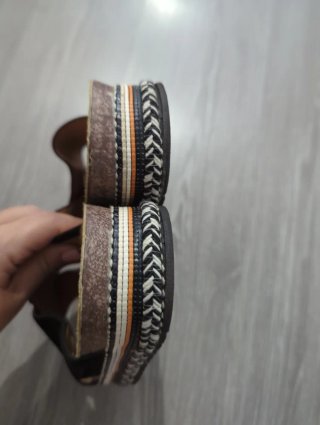 Sandalias negras cruzadas
