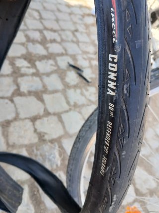 Neumático 700x25
