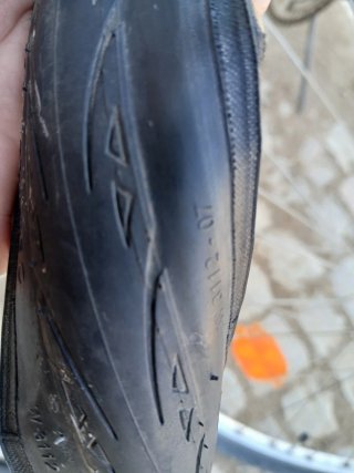 Neumático 700x25