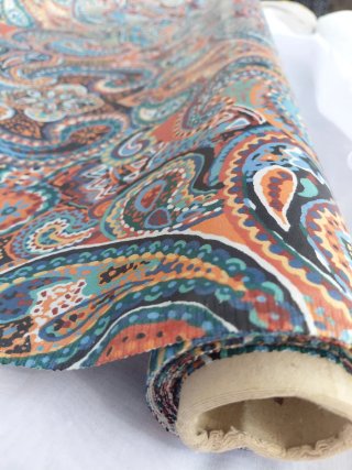 Tela por metros diseño paisley