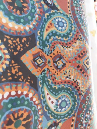 Tela por metros diseño paisley