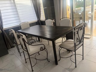 Mesa comedor madera y 6 sillas forja