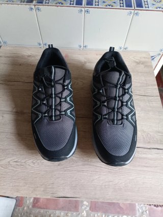 Zapatos de seguridad negros y grises