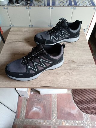 Zapatos de seguridad negros y grises