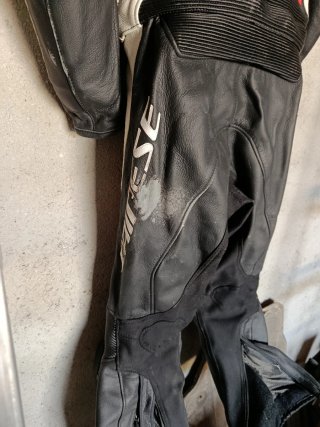 Mono Dainese Talla 46 Negro/Rojo/Blanco