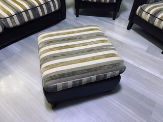 Conjunto Sofá, Sillones y Puf