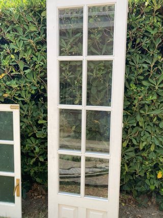 Puerta de ventana de madera con cristales