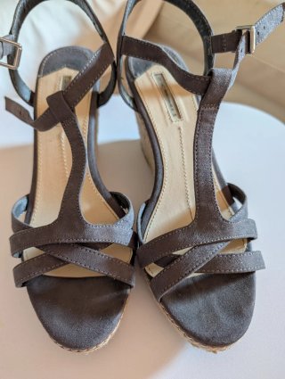 Sandalias de cuña grises