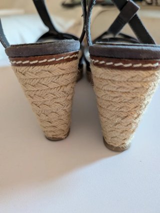 Sandalias de cuña grises