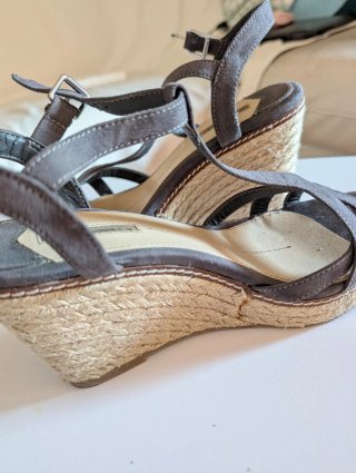 Sandalias de cuña grises