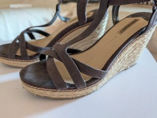 Sandalias de cuña grises