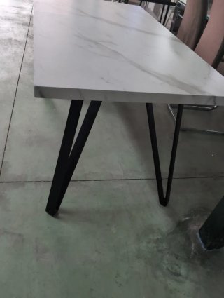 Mesa de comedor mármol y metal