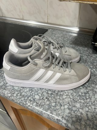 Zapatillas Adidas usadas 4 veces.