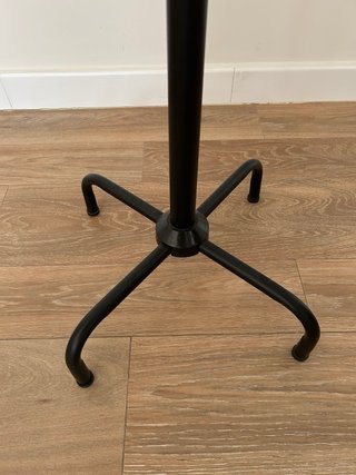 Perchero metálico negro 182 cm | Muy resistente |