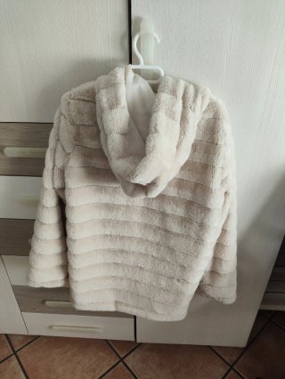 Abrigo pelo sintético beige