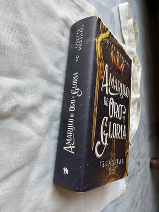 Amarillo de oro y gloria.